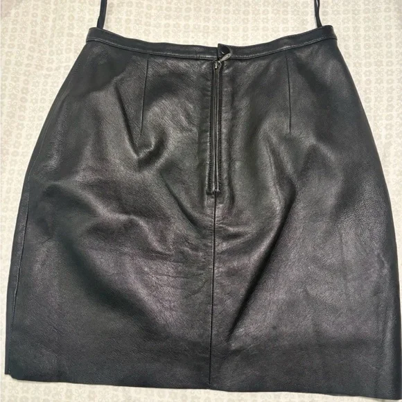 Women’s Wilsons Pelle Studio Genuine Leather Black Mini Skirt Size  4 - Picture 2 of 7